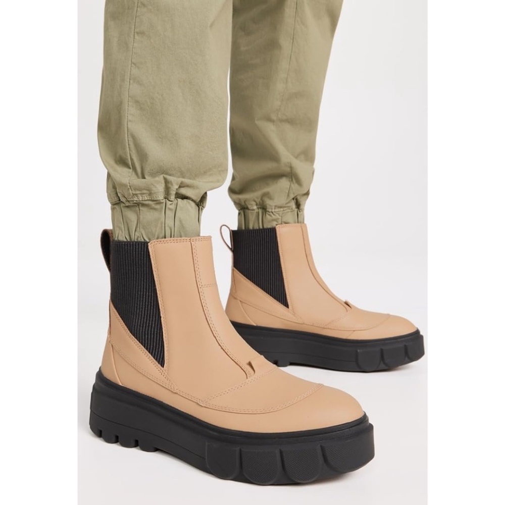 Sorel Caribou X Chelsea Waterproof Boots in Canoe/Jet, Size 7.5